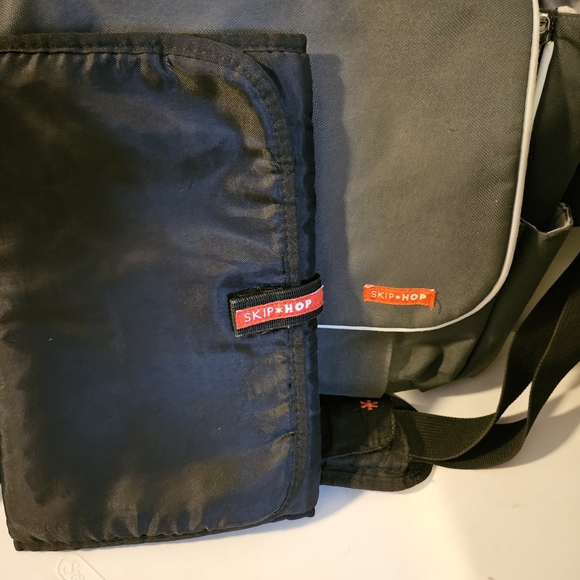 Skip Hop Gray and Black Messenger Bag - Picture 2 of 4